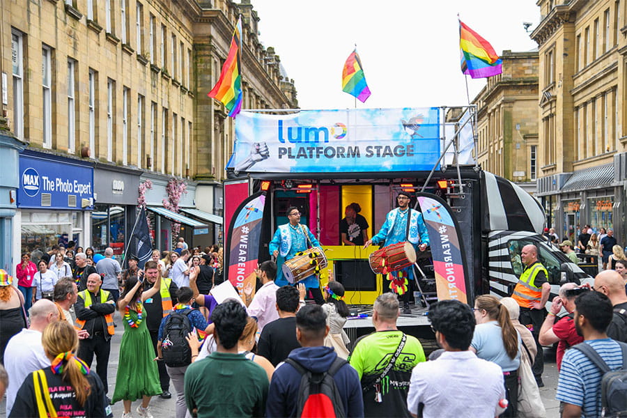 Lumo platform stage